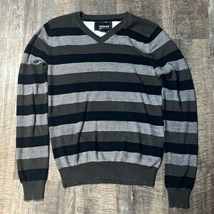 Urban Heritage striped men’s v-neck sweater